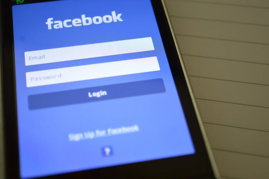 Jak namierzyć fikcyjne konto na FB?
